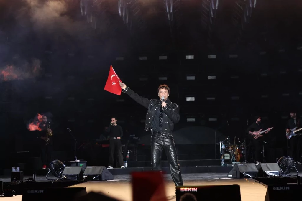 Bursalılar Cumhuriyet için tek yürek oldu!