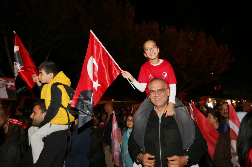 Bursalılar Cumhuriyet için tek yürek oldu!