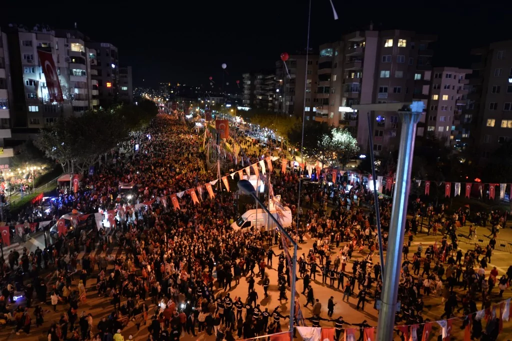 Bursalılar Cumhuriyet için tek yürek oldu!