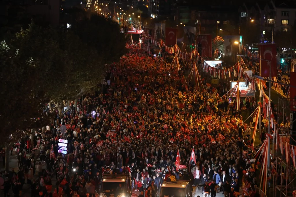 Bursalılar Cumhuriyet için tek yürek oldu!