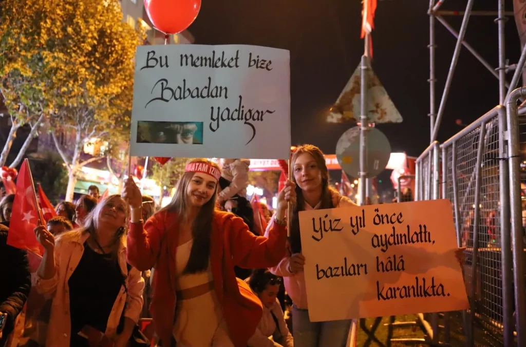 Bursalılar Cumhuriyet için tek yürek oldu!