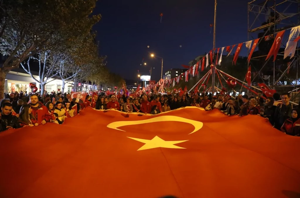 Bursalılar Cumhuriyet için tek yürek oldu!