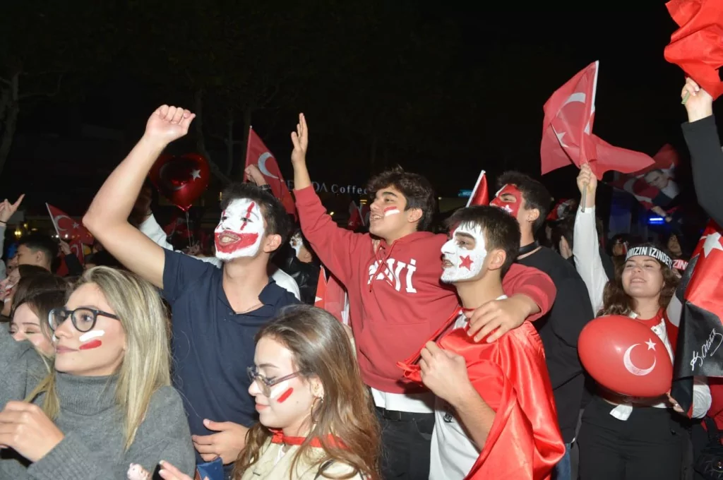 Bursalılar Cumhuriyet için tek yürek oldu!