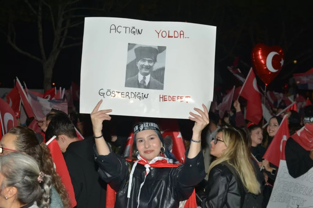 Bursalılar Cumhuriyet için tek yürek oldu!