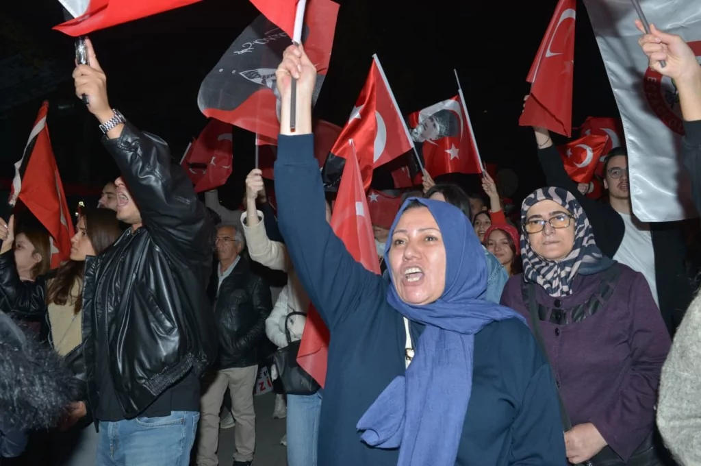 Bursalılar Cumhuriyet için tek yürek oldu!