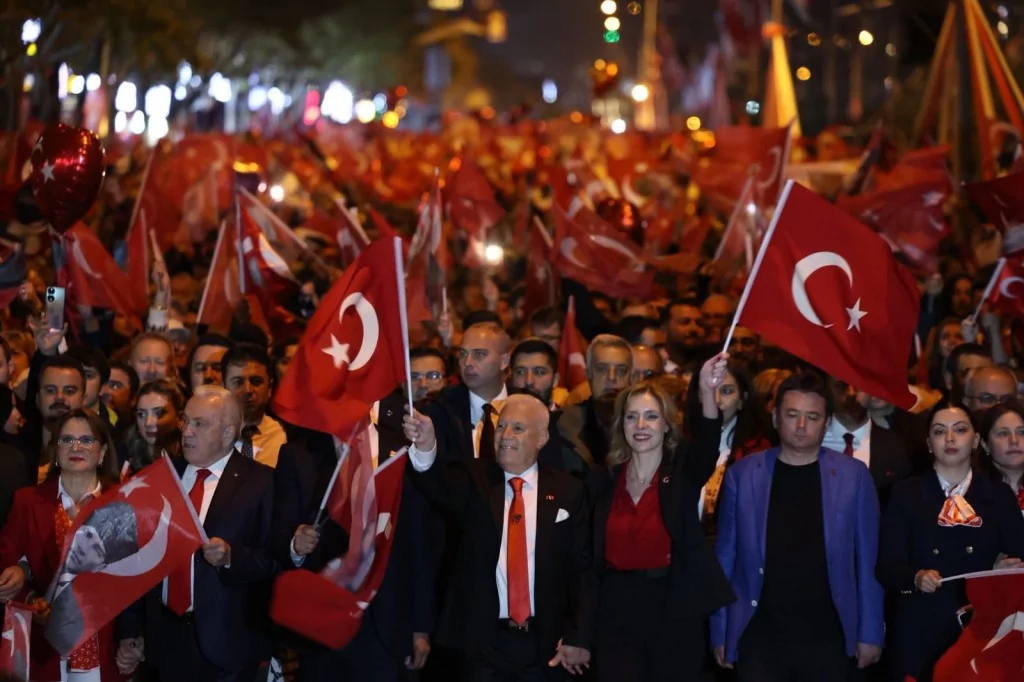 Bursalılar Cumhuriyet için tek yürek oldu!