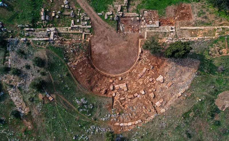 Bursa'da bin yıllık tiyatro gün yüzüne çıkıyor: Orijinal oturma sıraları 2 bin yıl sonra yerine konuyor