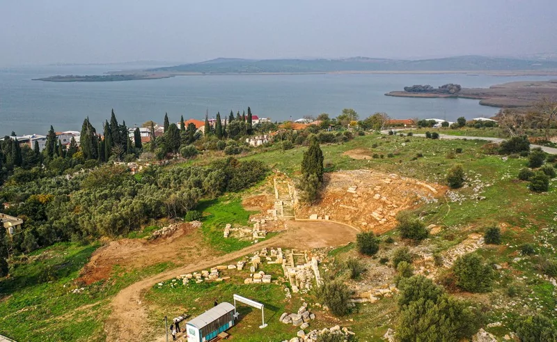 Bursa'da bin yıllık tiyatro gün yüzüne çıkıyor: Orijinal oturma sıraları 2 bin yıl sonra yerine konuyor