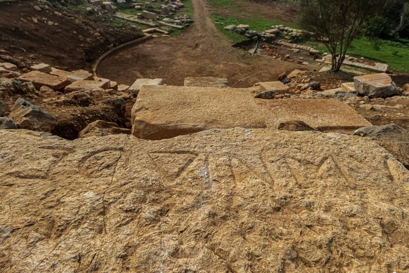 Bursa'da bin yıllık tiyatro gün yüzüne çıkıyor: Orijinal oturma sıraları 2 bin yıl sonra yerine konuyor