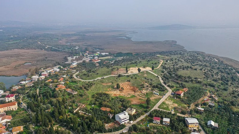 Bursa'da bin yıllık tiyatro gün yüzüne çıkıyor: Orijinal oturma sıraları 2 bin yıl sonra yerine konuyor