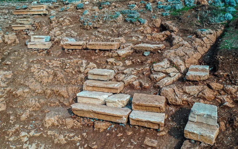 Bursa'da bin yıllık tiyatro gün yüzüne çıkıyor: Orijinal oturma sıraları 2 bin yıl sonra yerine konuyor