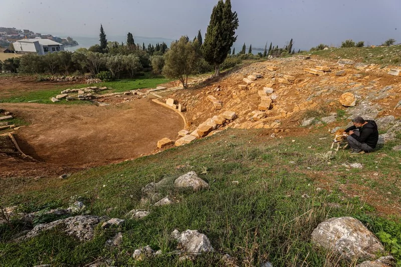 Bursa'da bin yıllık tiyatro gün yüzüne çıkıyor: Orijinal oturma sıraları 2 bin yıl sonra yerine konuyor