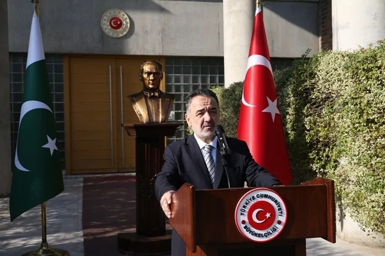 Ulu Önder Atatürk dünyada törenlerle anılıyor