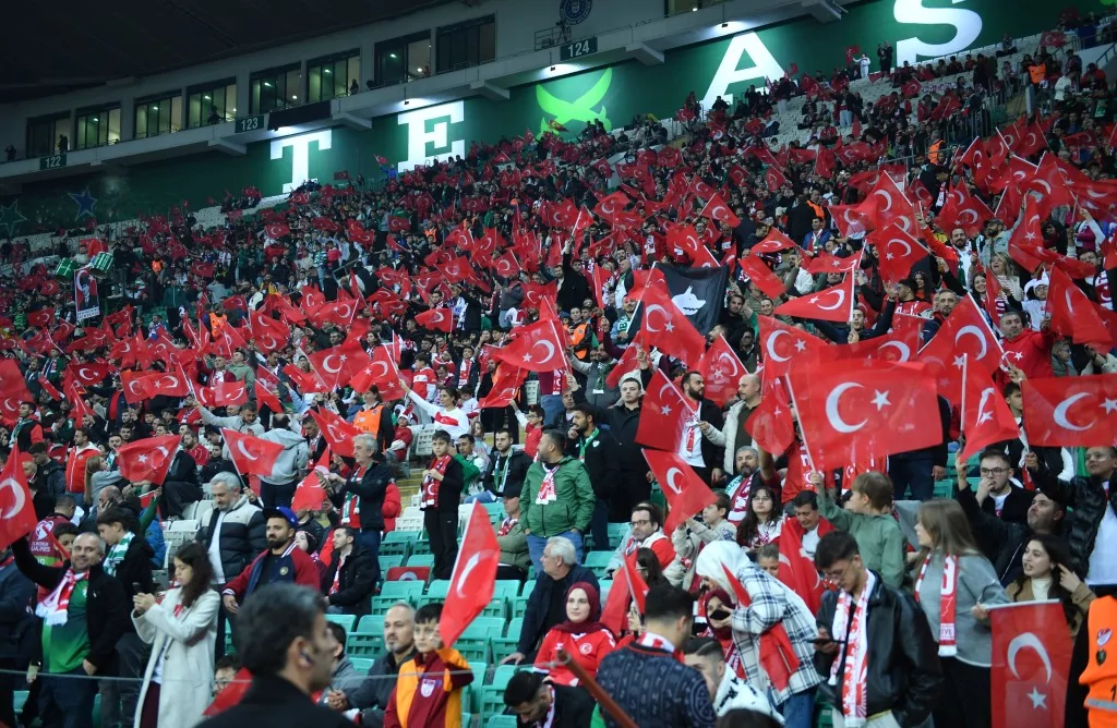 Bizim Çocuklar Bulgaristan'ı Bursa'da devirdi!