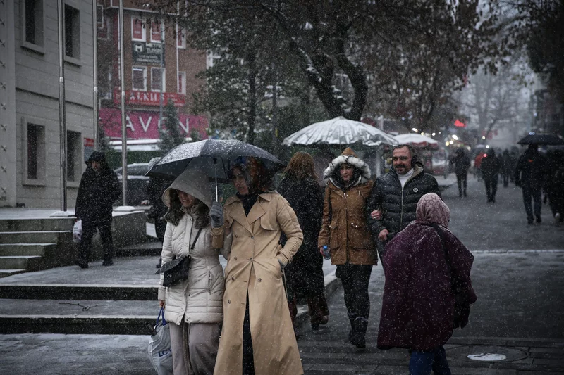 Bursa'da kar yağışı etkili oldu