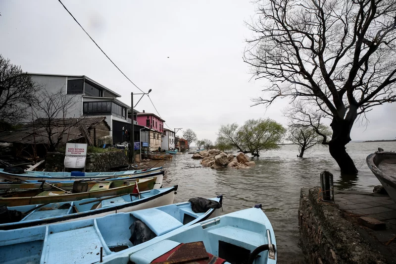 Bursa'da Uluabat Gölü'nün su seviyesi yükseldi