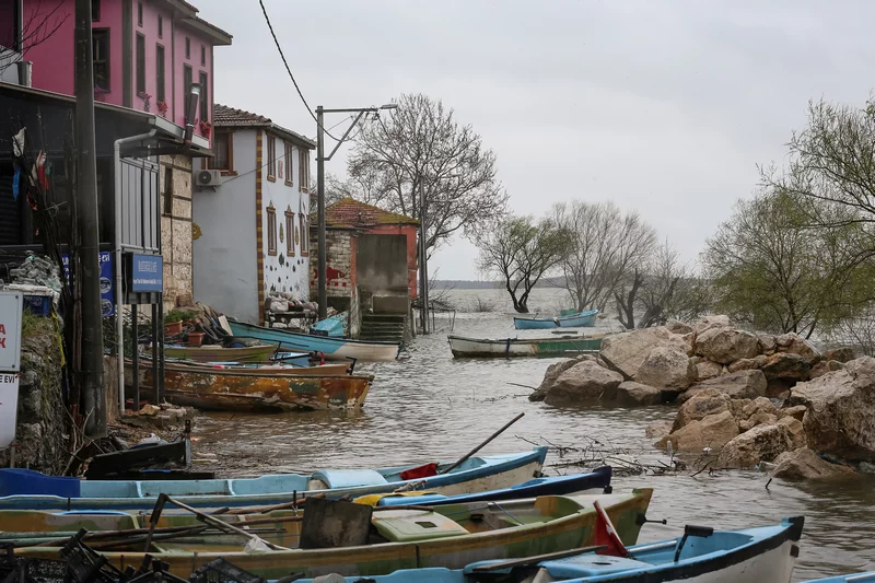 Bursa'da Uluabat Gölü'nün su seviyesi yükseldi