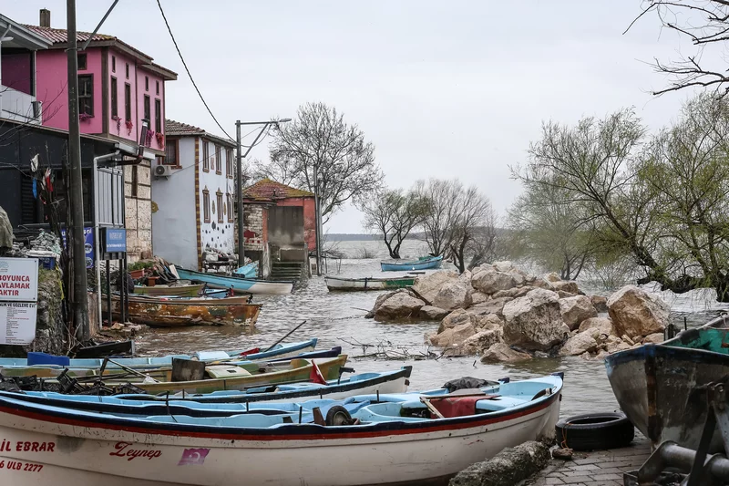 Bursa'da Uluabat Gölü'nün su seviyesi yükseldi
