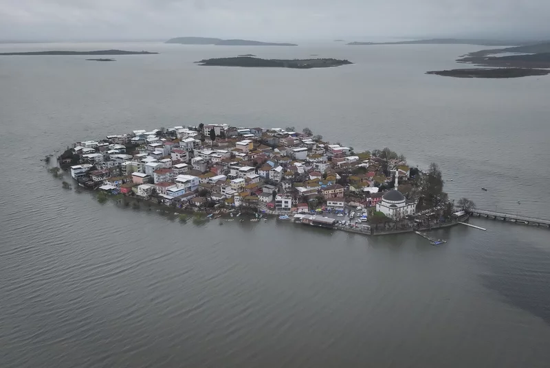 Bursa'da Uluabat Gölü'nün su seviyesi yükseldi