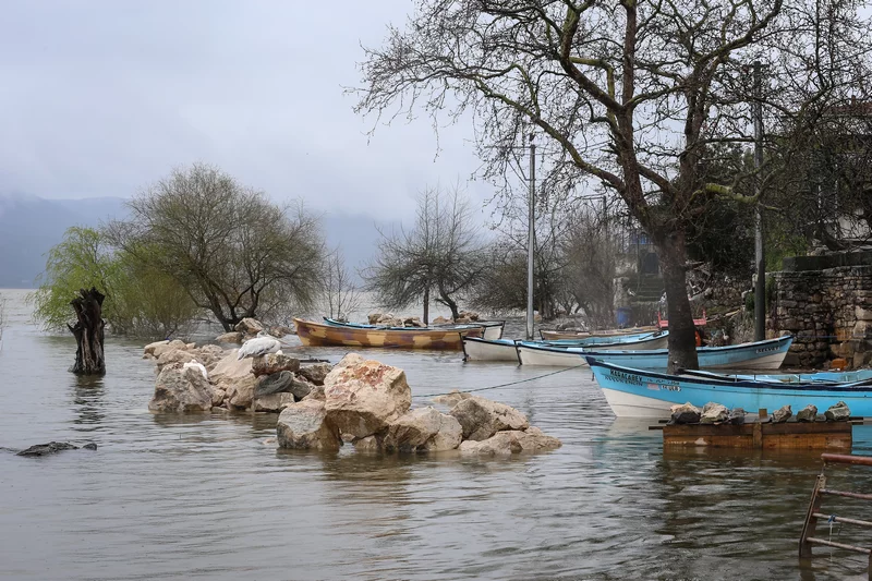 Bursa'da Uluabat Gölü'nün su seviyesi yükseldi