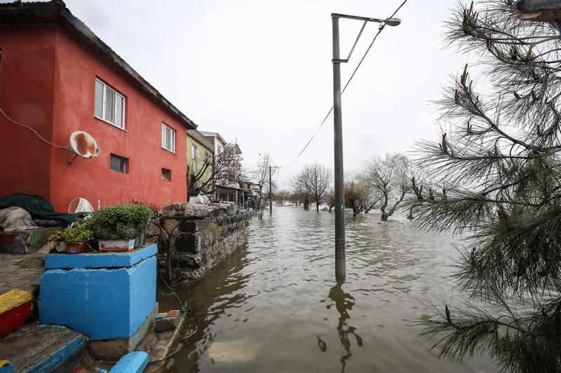 Bursa'da Uluabat Gölü'nün su seviyesi yükseldi