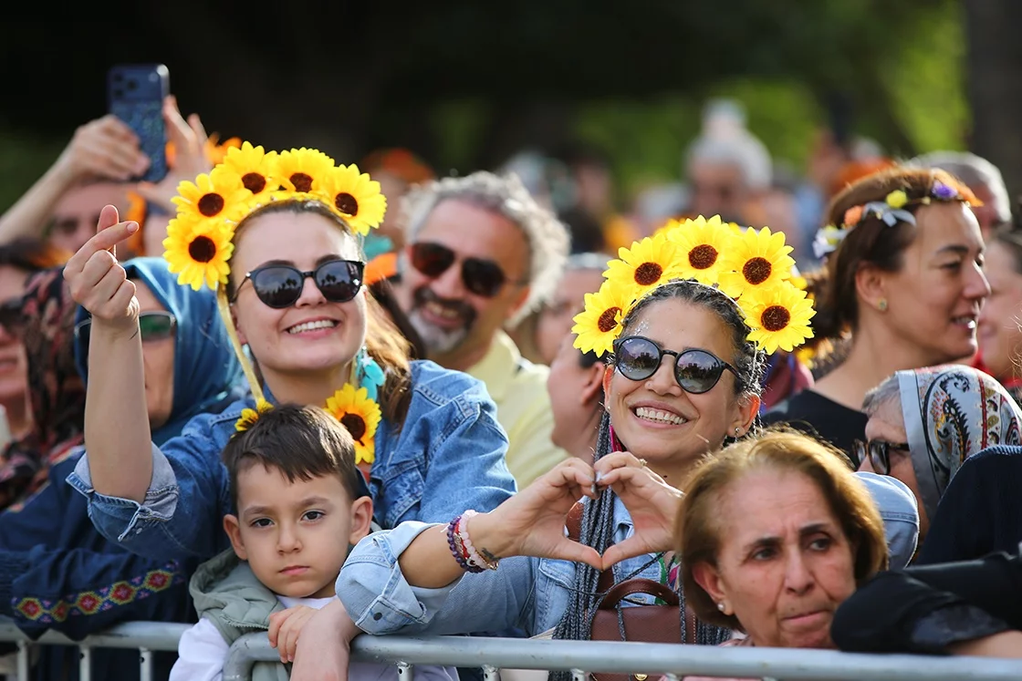 14. Uluslararası Portakal Çiçeği Karnavalı'nın kortej geçişi gerçekleşti