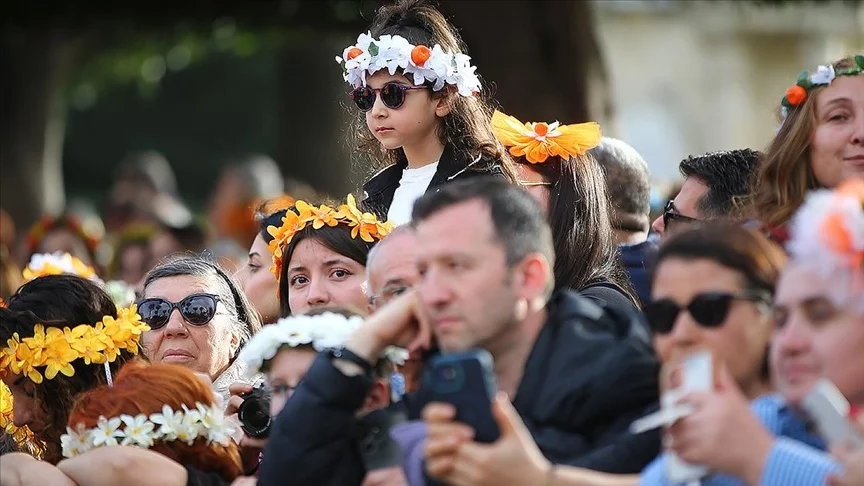 14. Uluslararası Portakal Çiçeği Karnavalı'nın kortej geçişi gerçekleşti