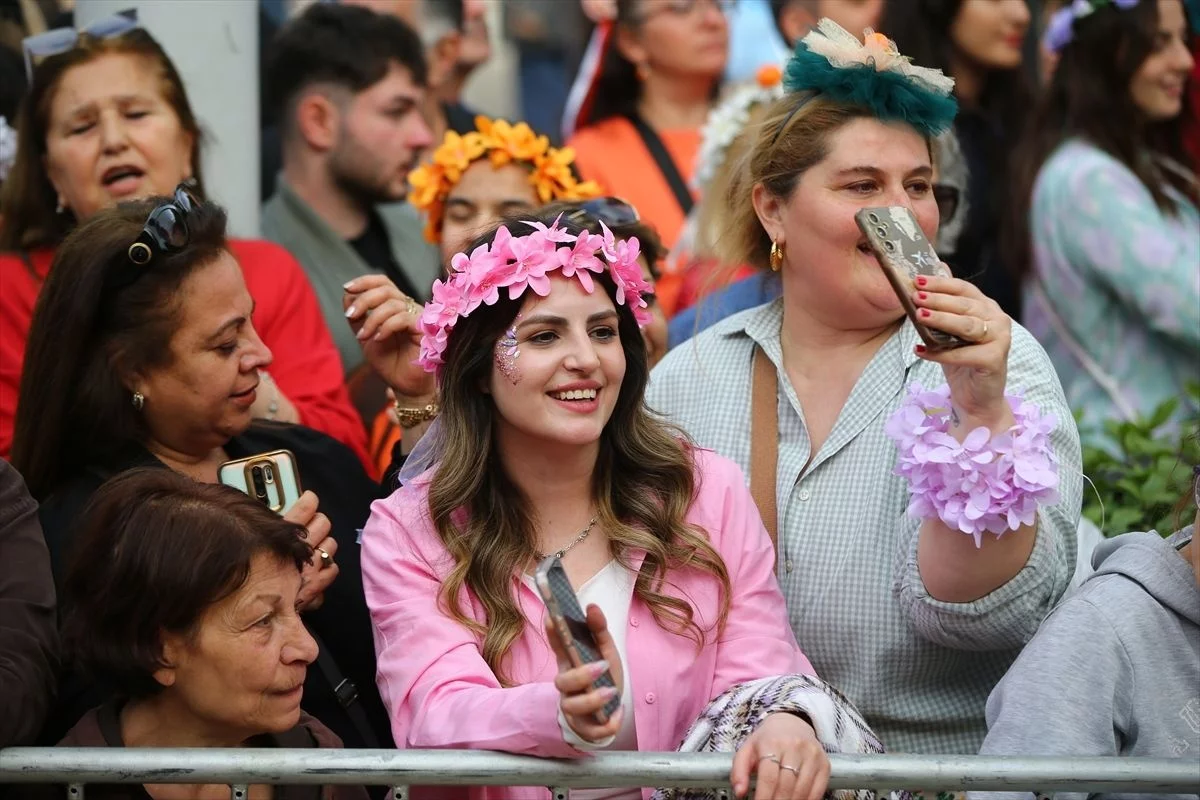 14. Uluslararası Portakal Çiçeği Karnavalı'nın kortej geçişi gerçekleşti