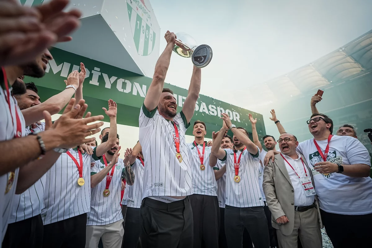 Bursaspor şampiyonluk kupasına kavuştu!