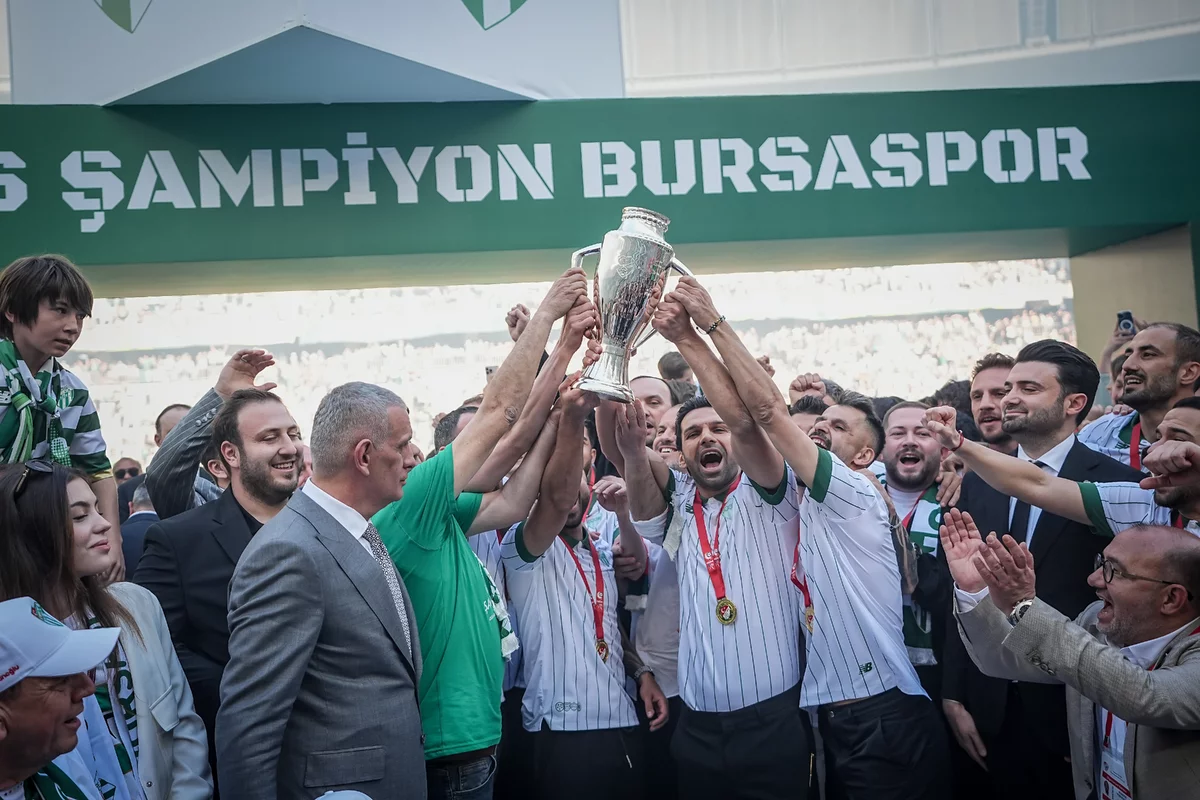 Bursaspor şampiyonluk kupasına kavuştu!