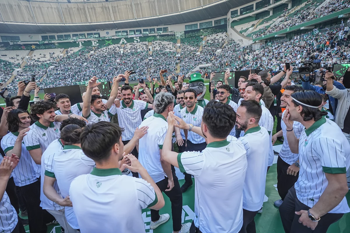 Bursaspor şampiyonluk kupasına kavuştu!