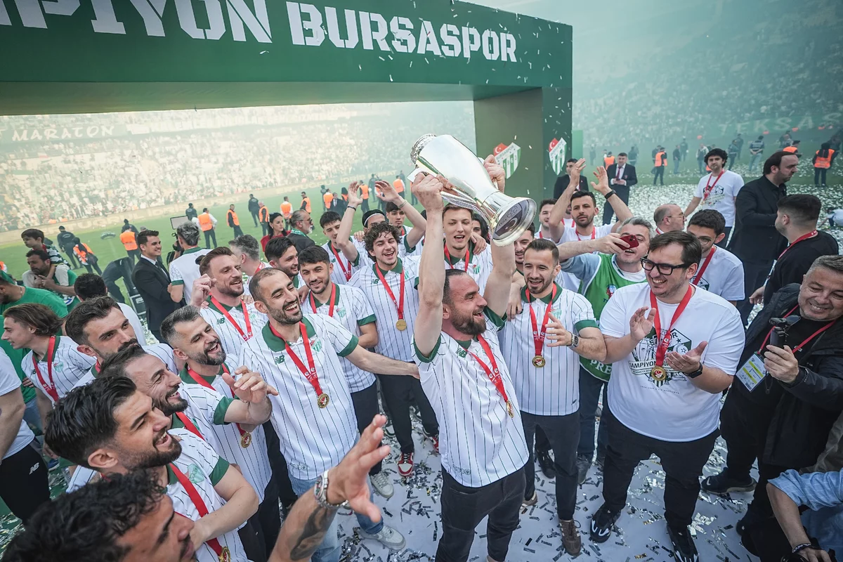 Bursaspor şampiyonluk kupasına kavuştu!