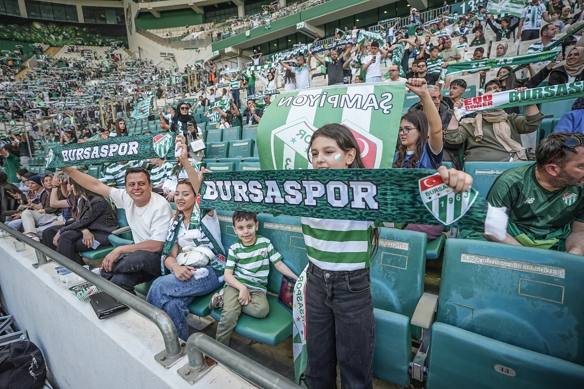 Bursaspor şampiyonluk kupasına kavuştu!