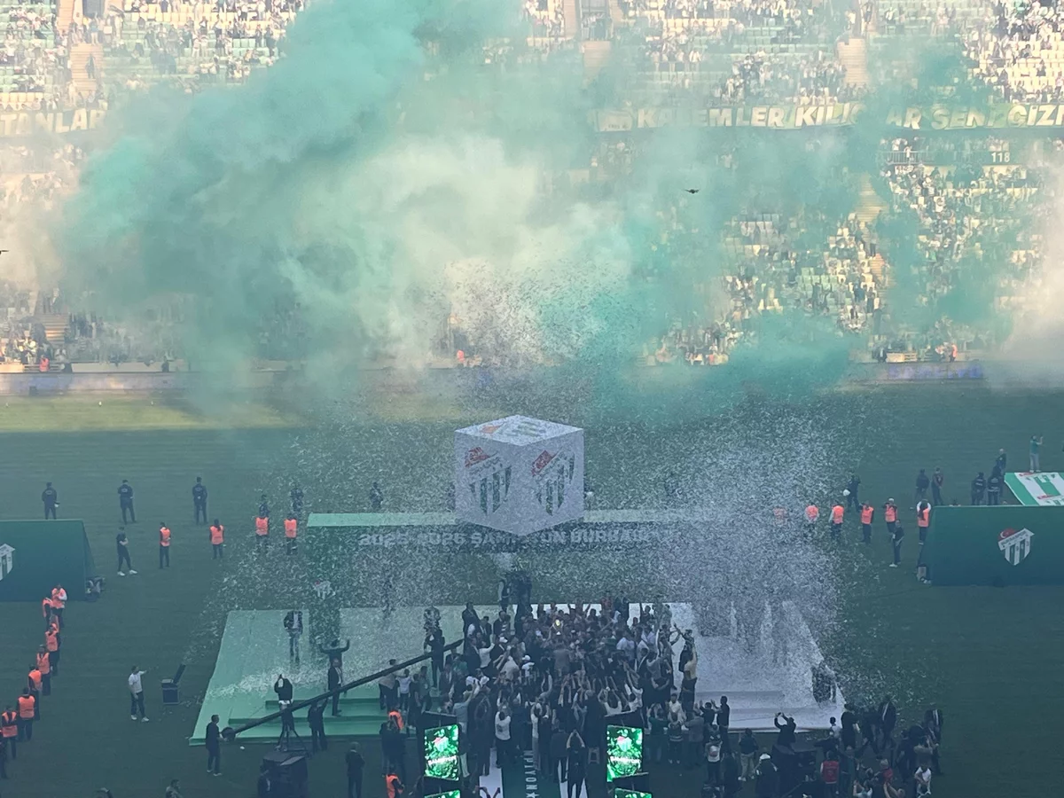 Bursaspor şampiyonluk kupasına kavuştu!