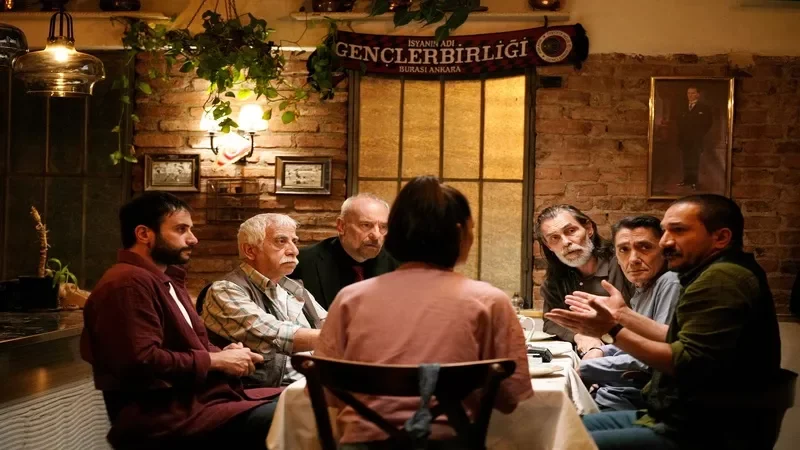 "Çekiç ve Gül: Bir Behzat Ç. Hikayesi"nden yeni kareler paylaşıldı!