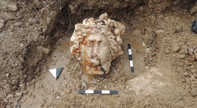 Aizanoi halkının 1700 yıllık pagan heykelleri Koca Çay'da bulundu