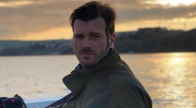 Kıvanç Tatlıtuğ'un eline yaptırdığı dövmenin sırrı çözüldü