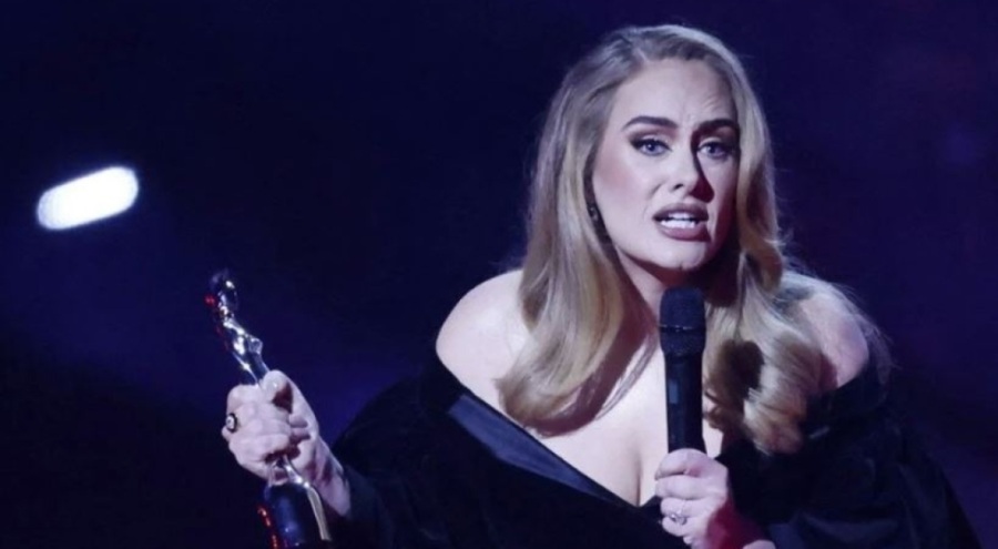 Dünyaca ünlü şarkıcı Adele: Günde beş kez terapi aldım