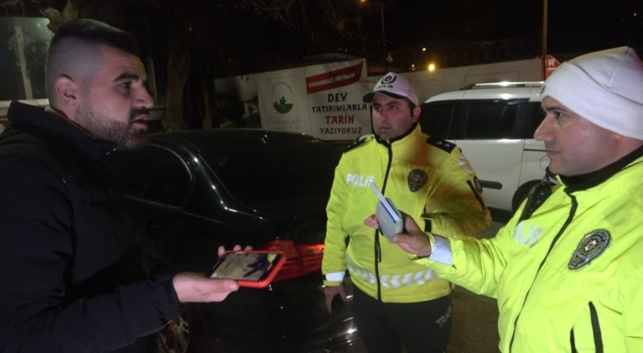 Bursa'da polisten kaçan sürücü: "Şu anda araçta değilim ceza yazamazsınız"