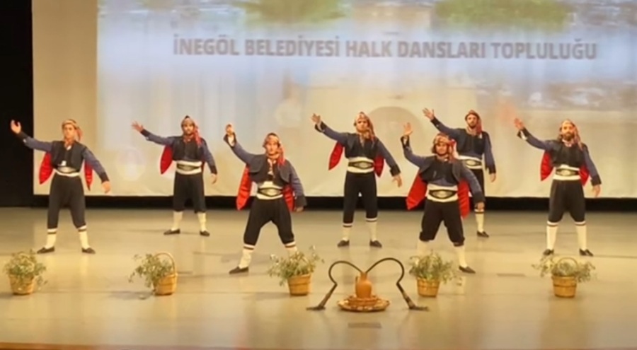 Bursa İnegöl Belediyesi Halk Dansları Topluluğu Kıbrıs'a damgasını vurdu