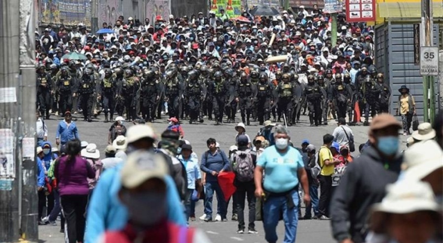 Peru'da 30 gün boyunca OHAL ilan edildi