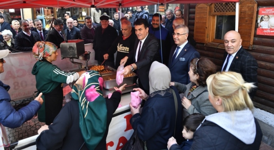 Bursa'da muhtarlardan Başkan Dündar'ın babası için lokma hayrı