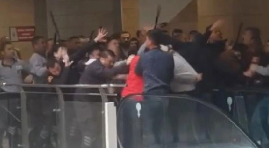 Adliyede güvenlik görevlilerini darbettiler