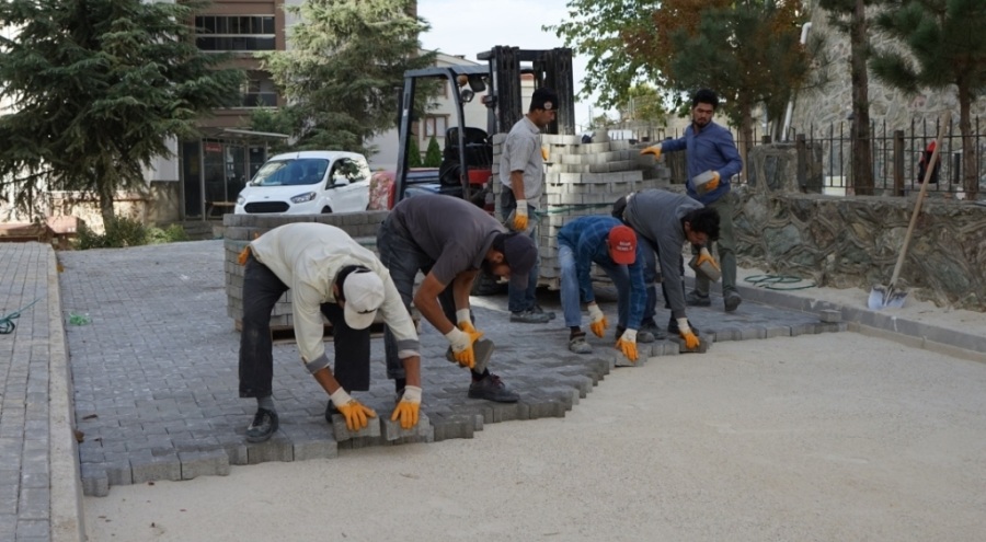 Bursa Gemlik'e 10 bin metrekare parke taşı döşeniyor