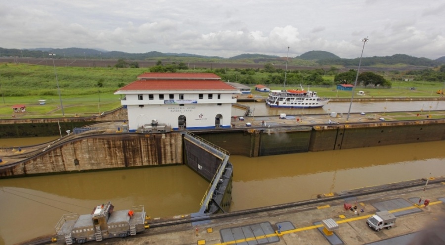 Panama Kanalı'nda yangın