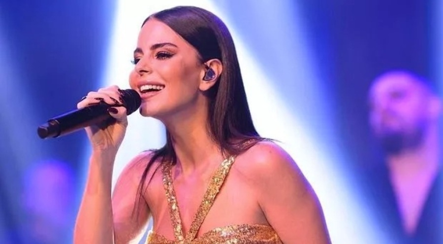 Şarkıcı Simge apar topar hastaneye kaldırıldı