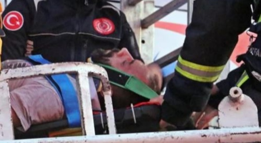 Elektrik akımına kapılan işçinin kızı babasının kurtarılma çalışmalarını izledi