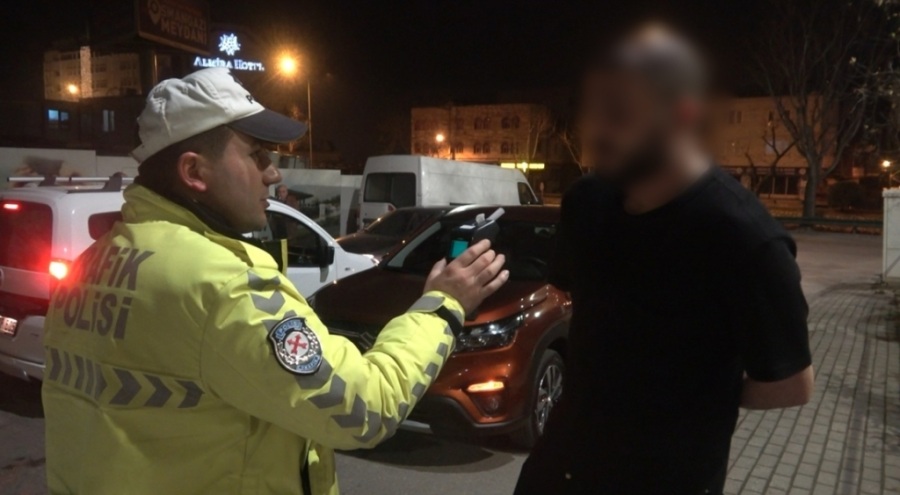 Bursa'da alkollü yakalanan sürücü: Beni ters kelepçe yapın