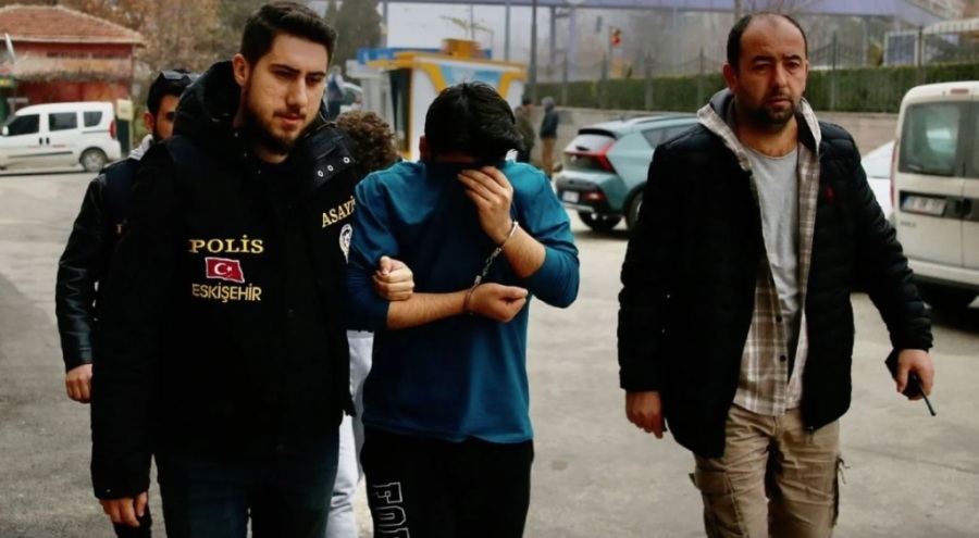 Erkek arkadaşının tabancayla vurduğu genç kız hayatını kaybetti