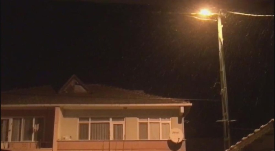 İstanbul'a mevsimin ilk karı düştü